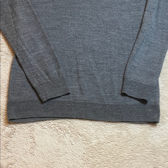 GAP 100% Wool Women’s Grey V-Neck Sweater sz L - Picture 4 of 11
